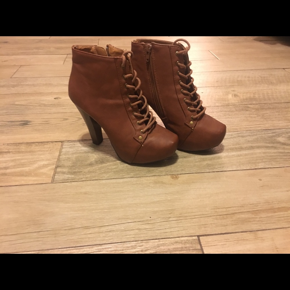 SOLD🚫🚫🚫 Charlotte Russe Lace up Booties
